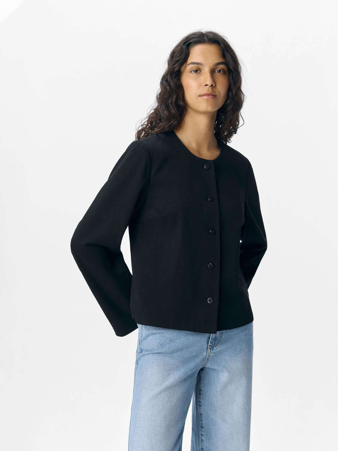 model_shot-front