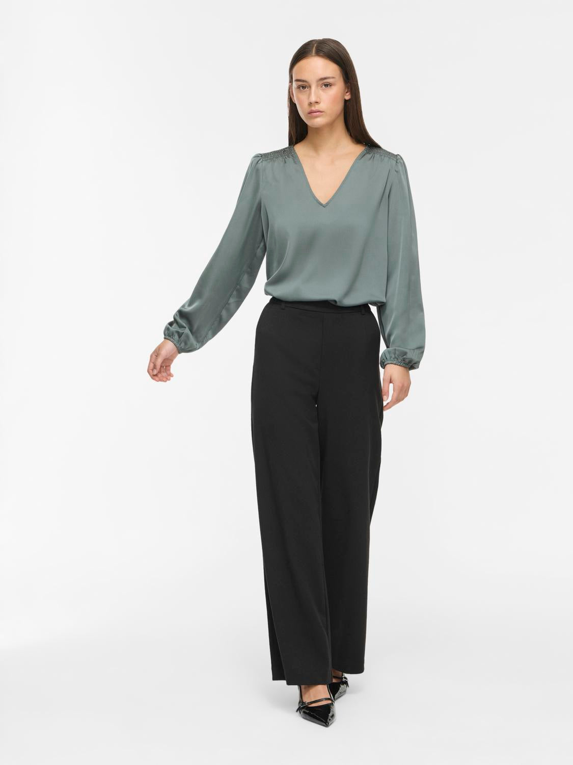 model_shot-front_full