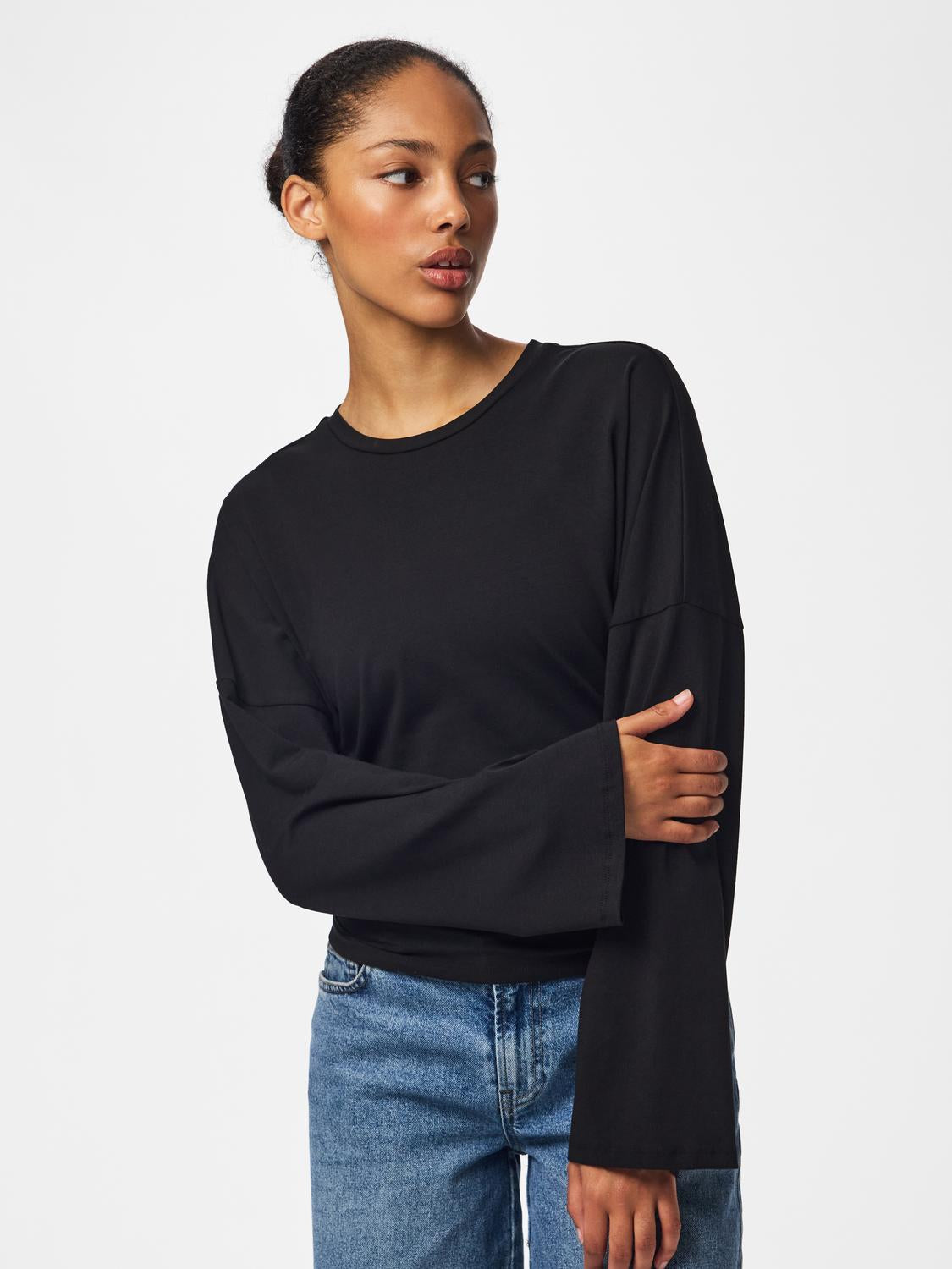 model_shot-front