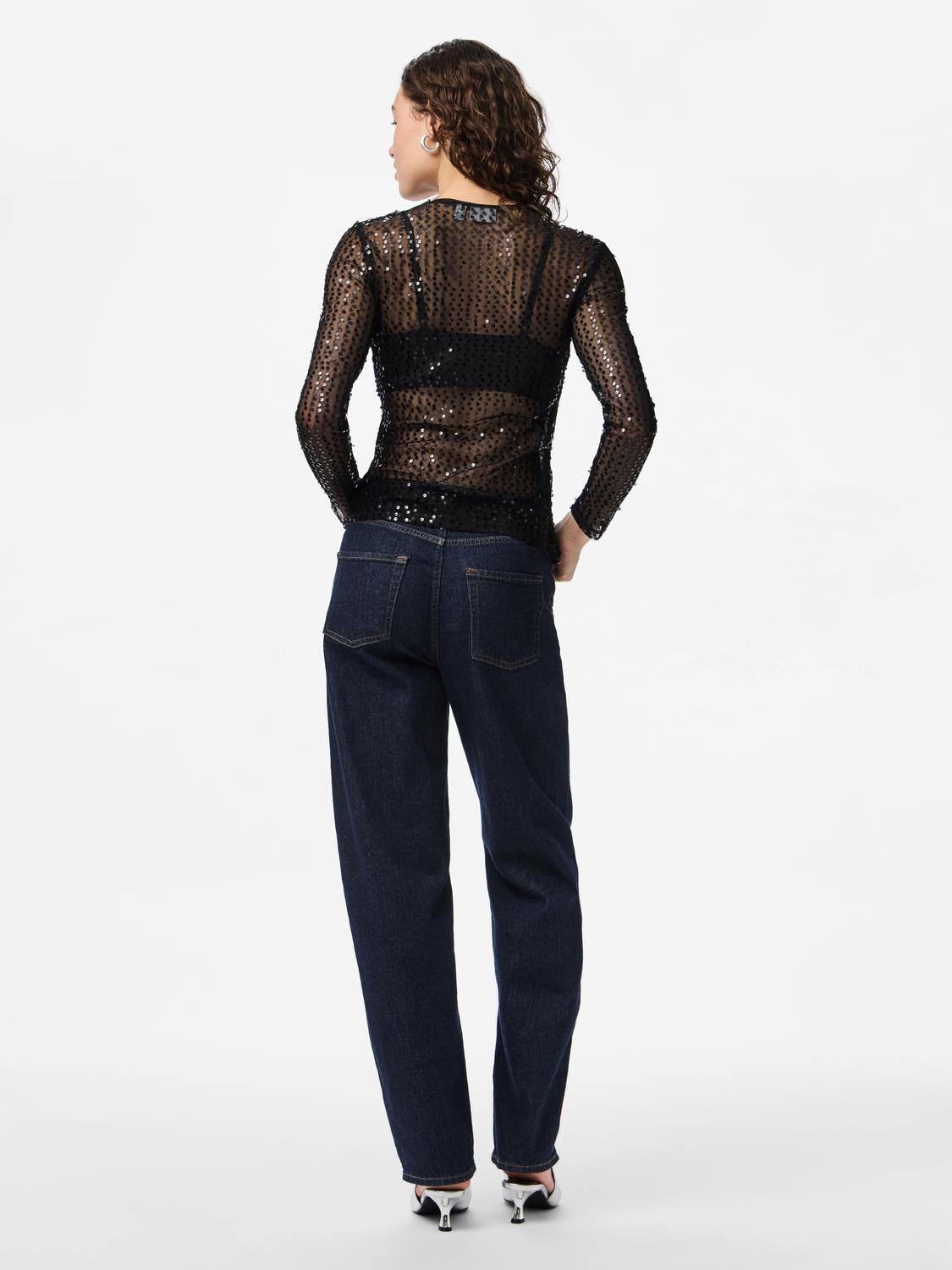 model_shot-back