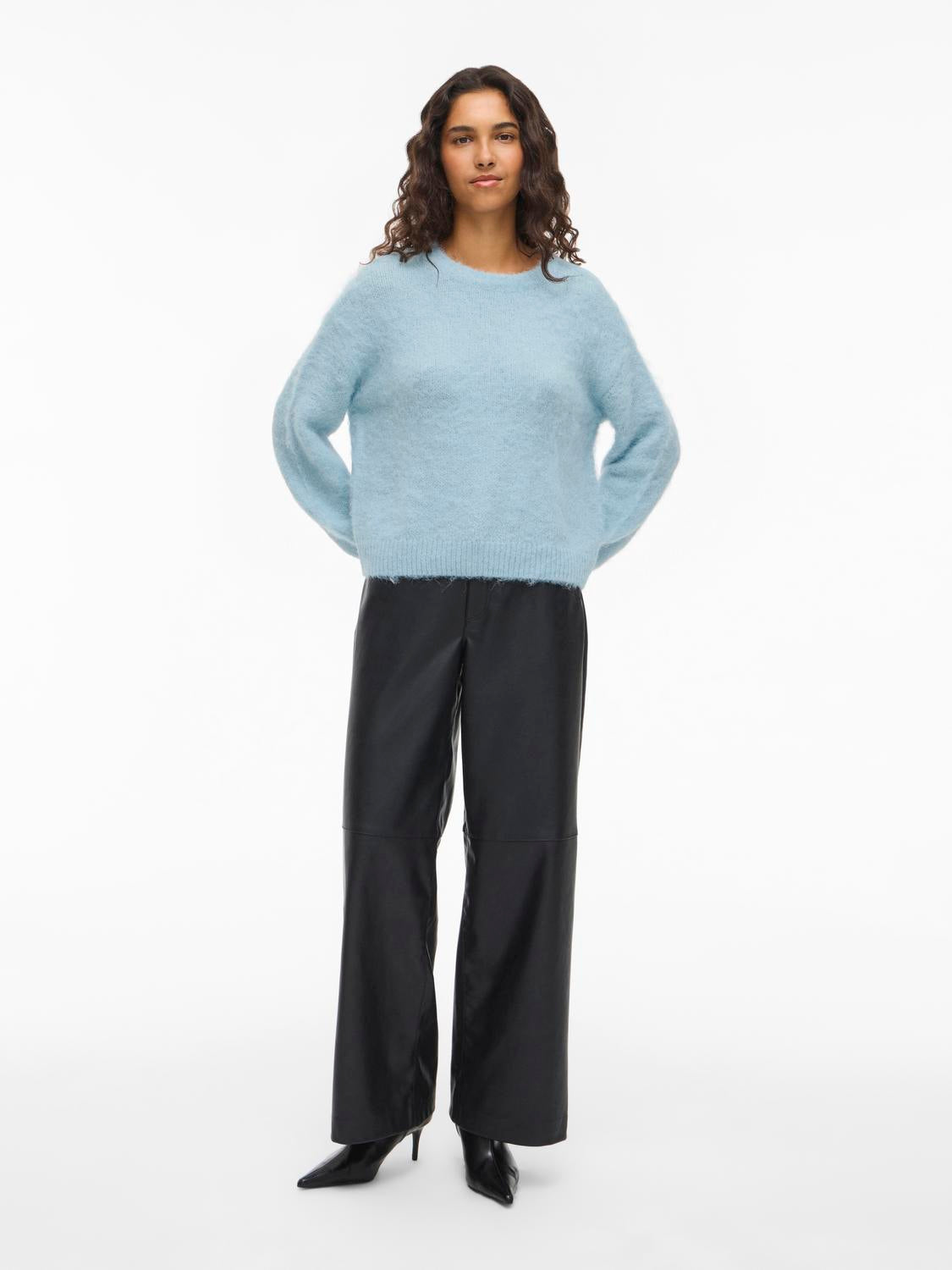 model_shot-front_full