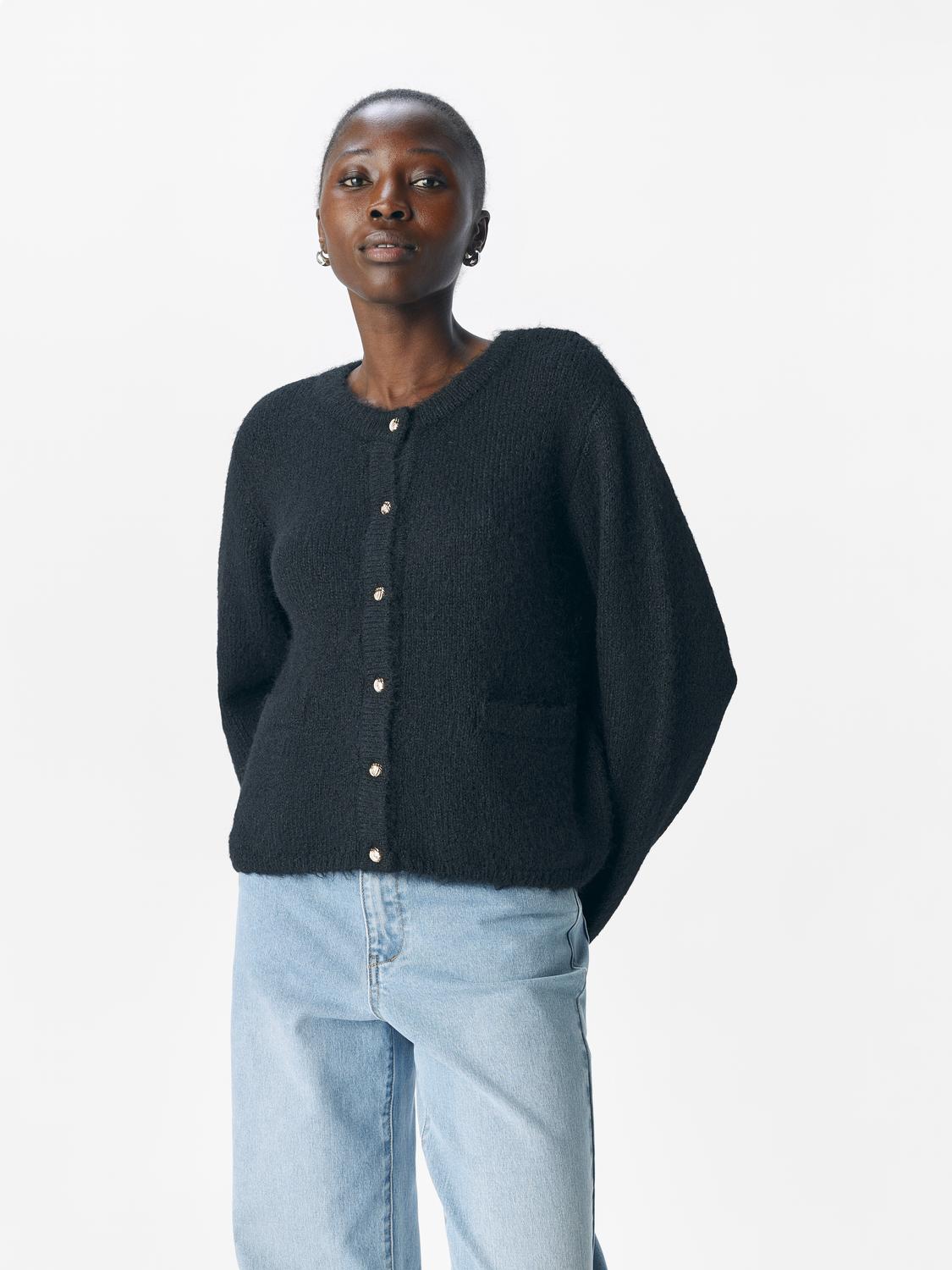 model_shot-front