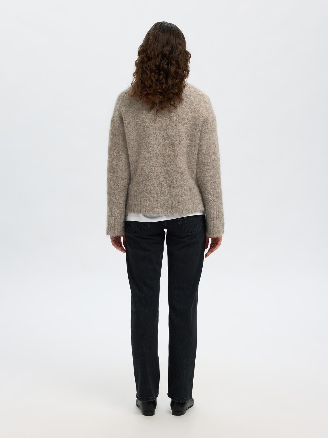 model_shot-back