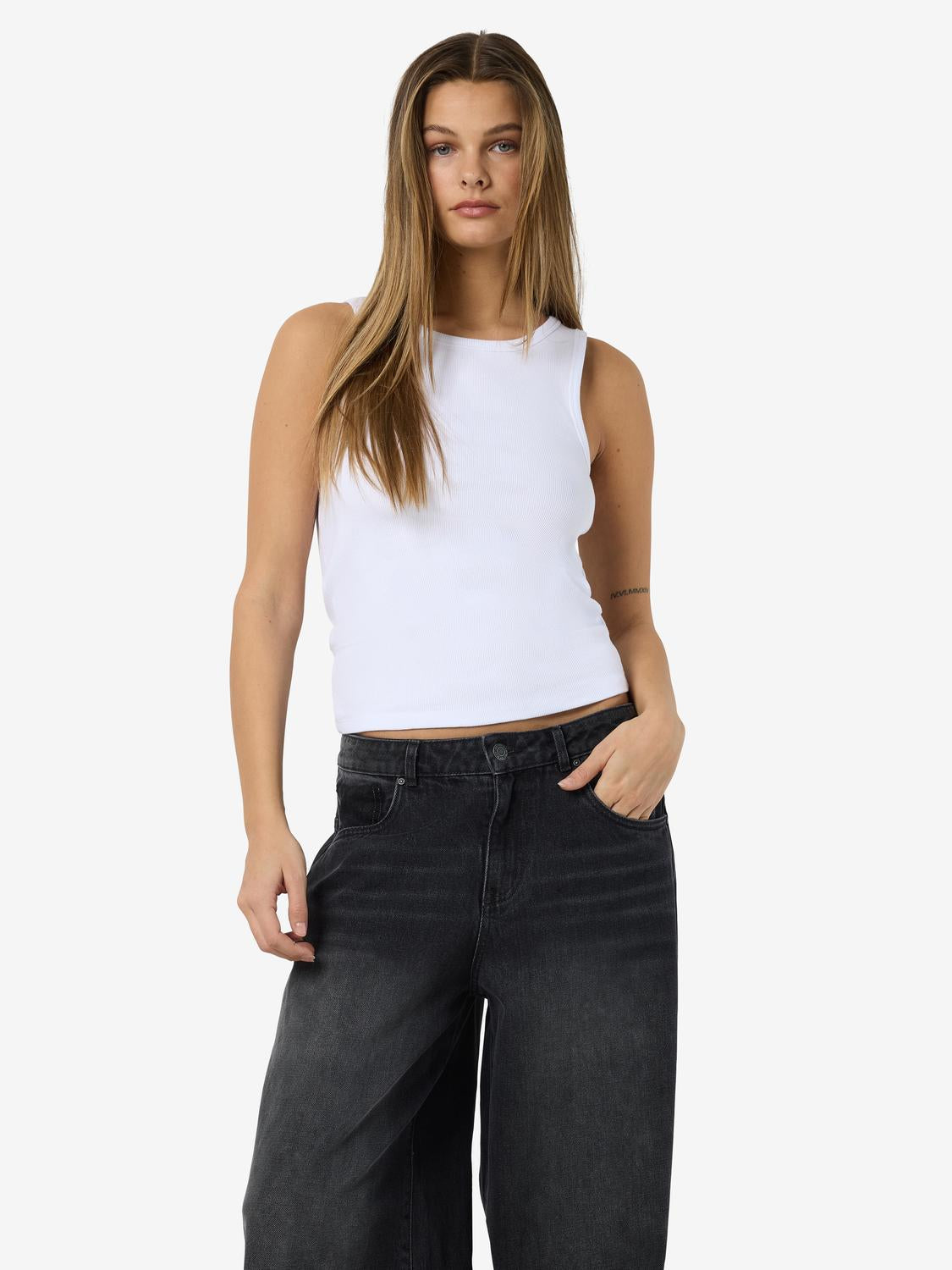 model_shot-front