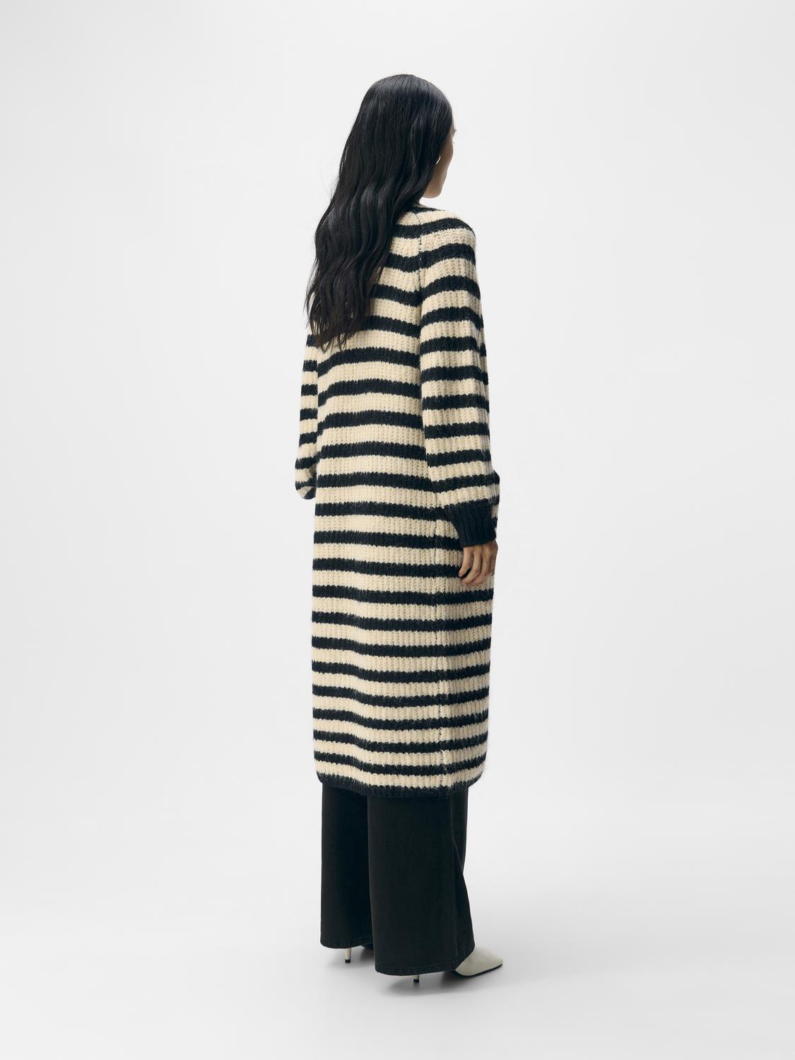 model_shot-back