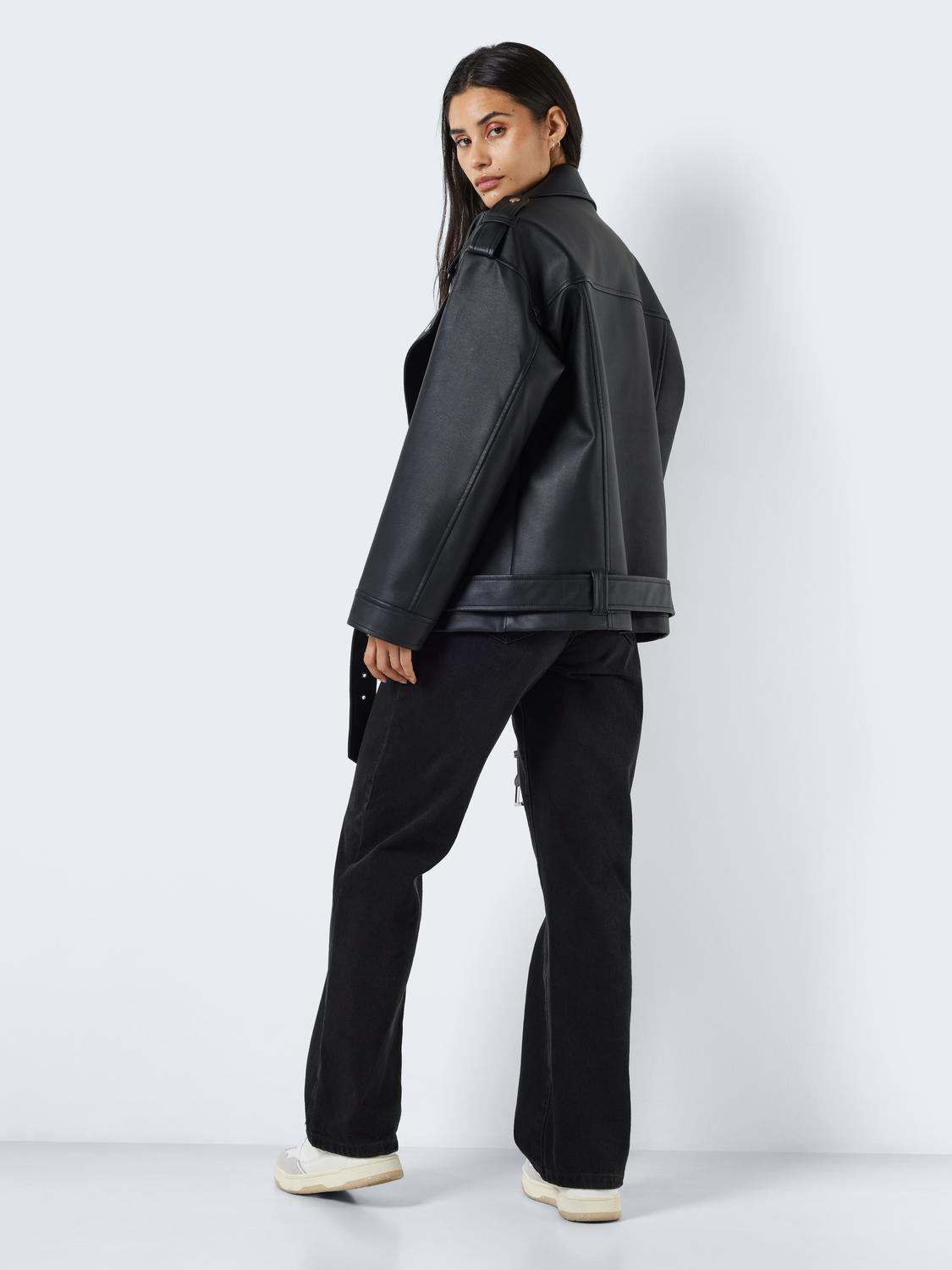 model_shot-front_full