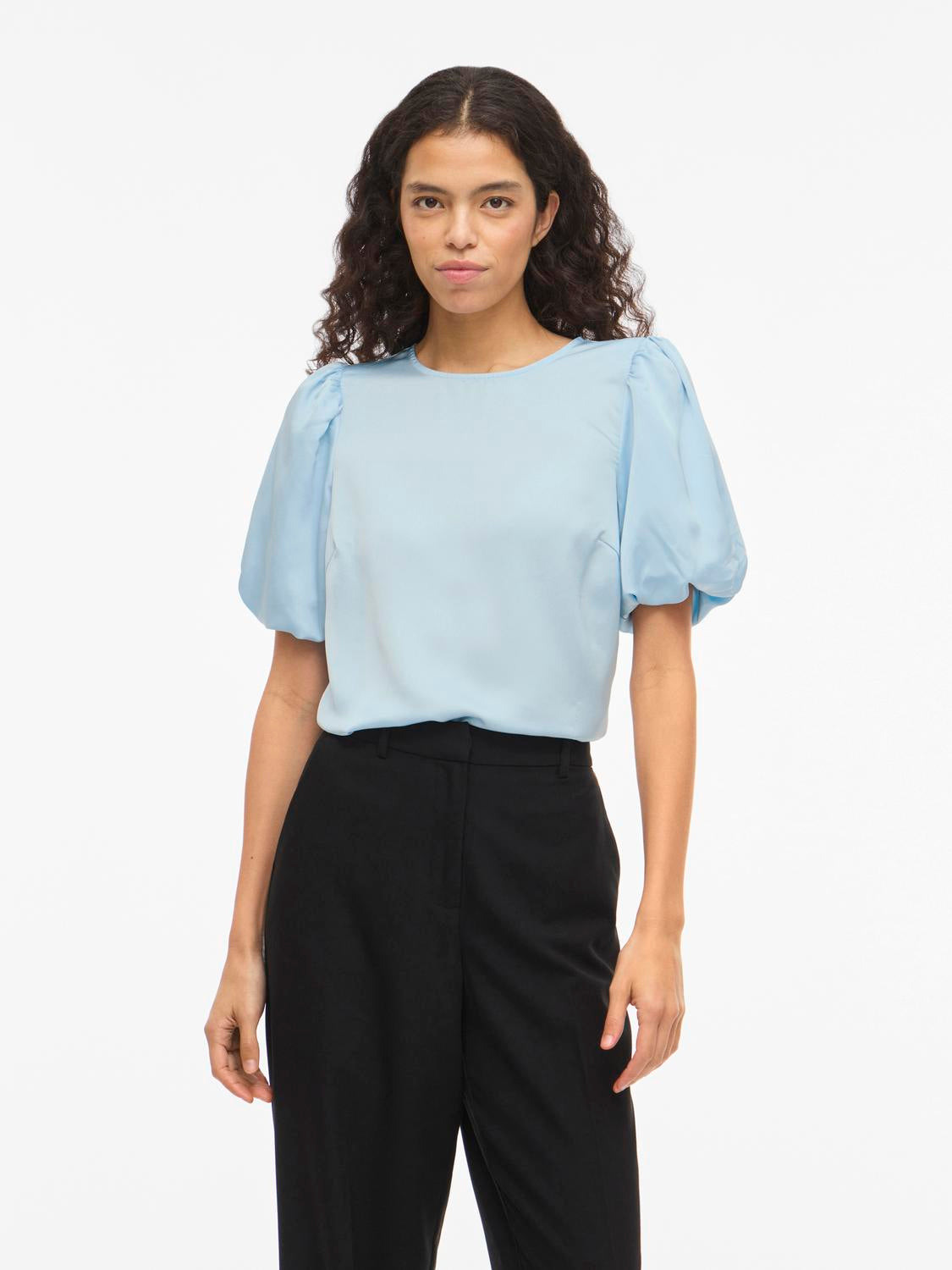 model_shot-front