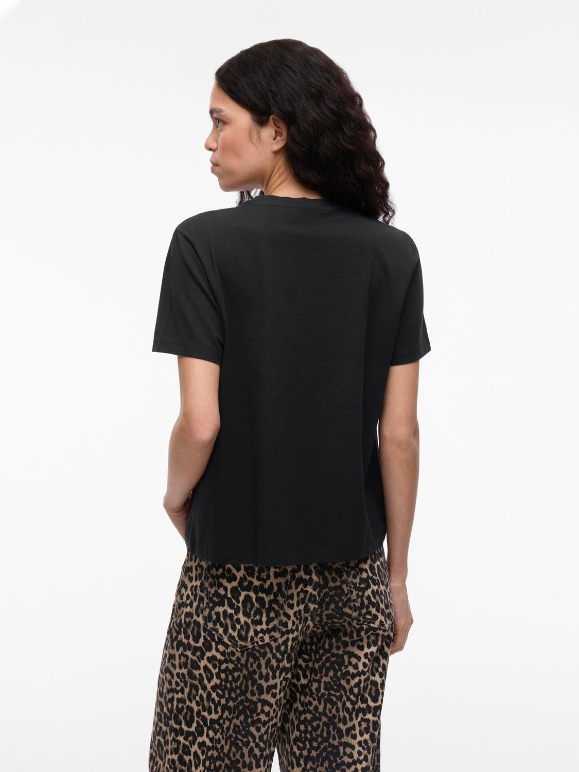 model_shot-back