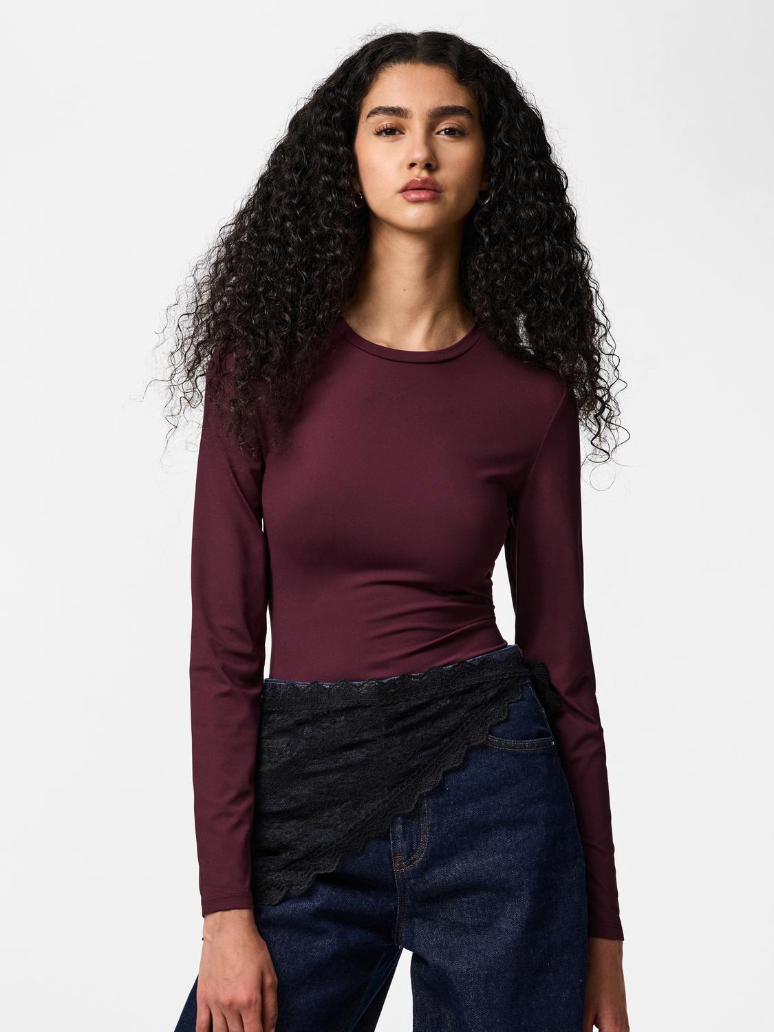 model_shot-front