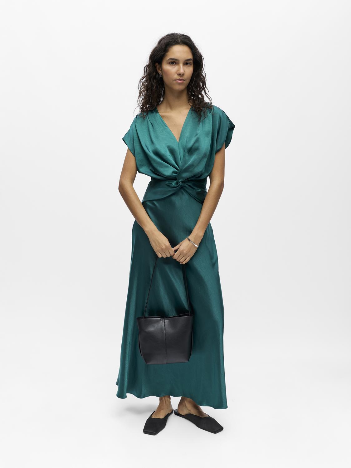 model_shot-front_full