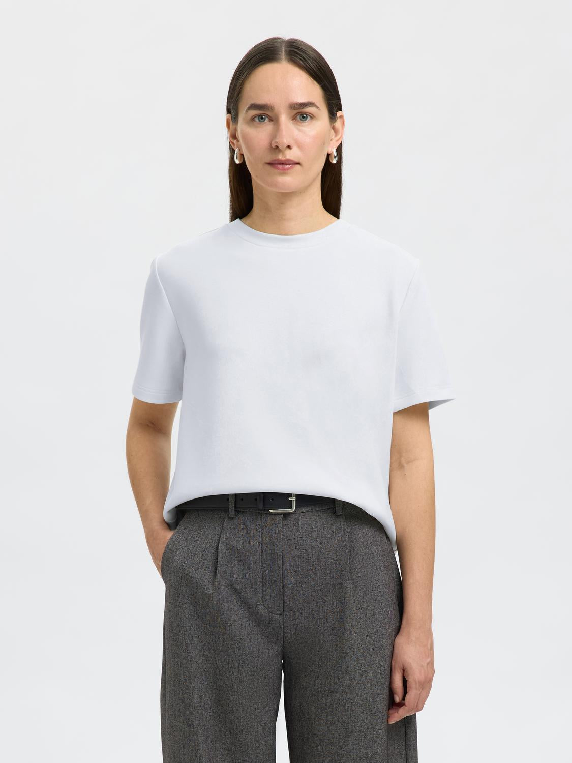 model_shot-front