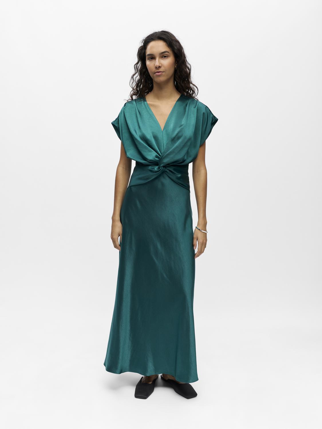 model_shot-front